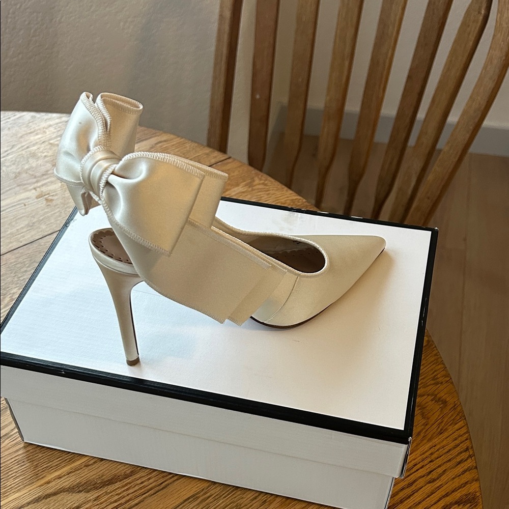 Steve Madden Teacup Ivory Satin Heel